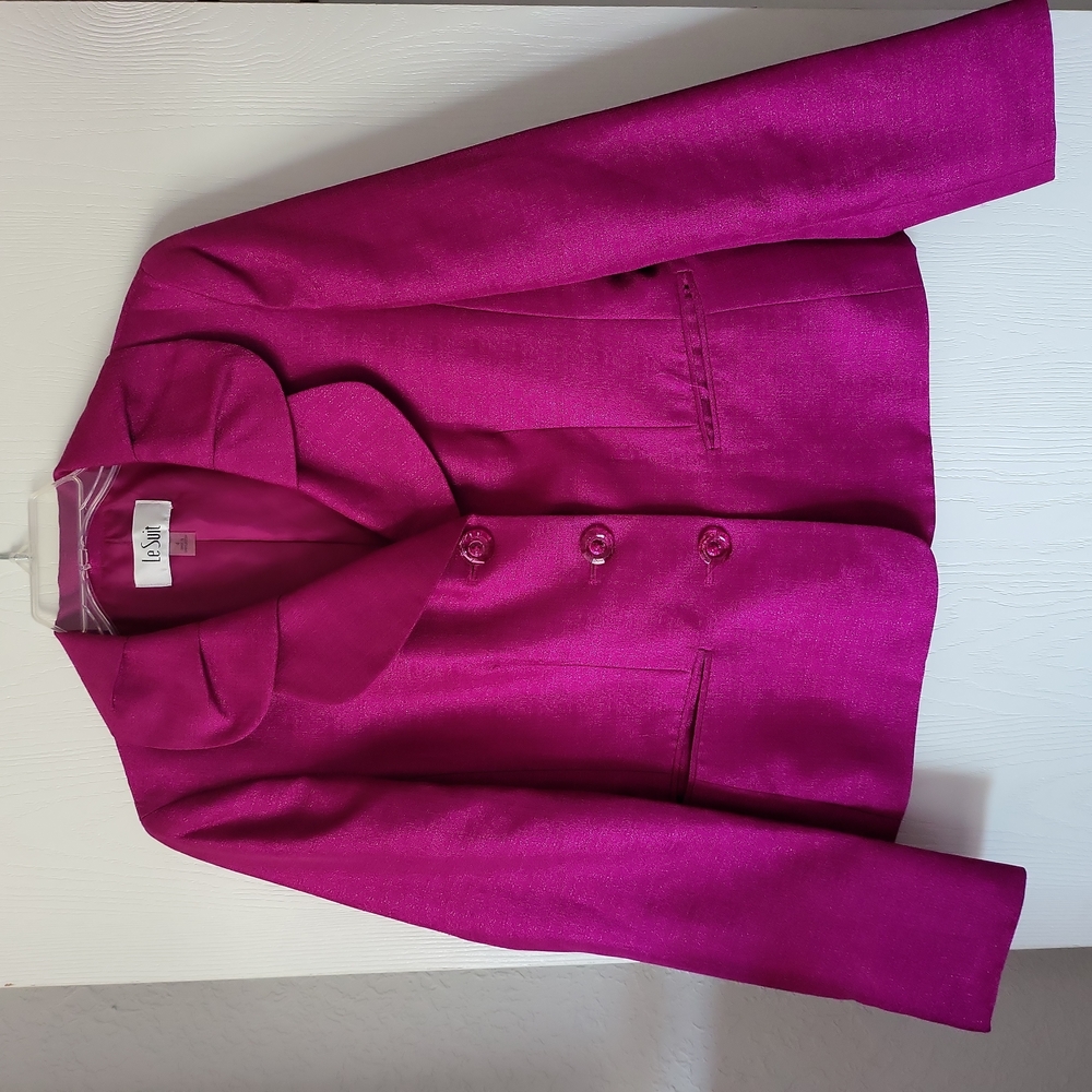 Skirt suit